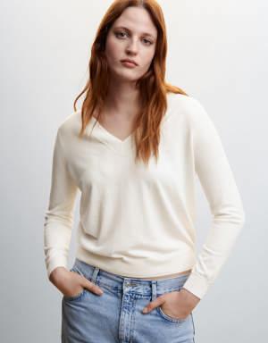 Fine-knit V-neck sweater