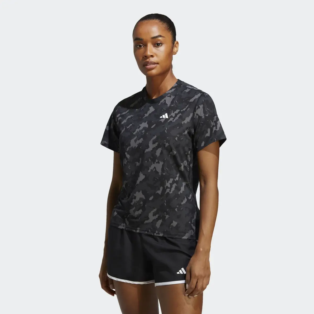 Adidas Playera Own the Run Camuflaje. 2