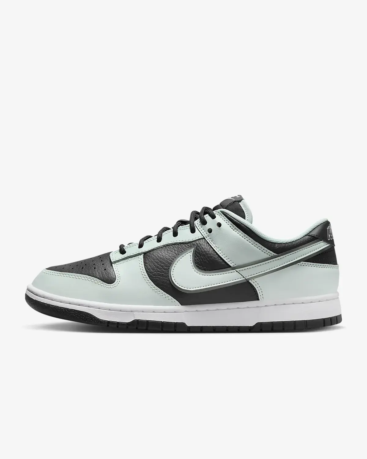 Nike Dunk Low Retro Premium. 1