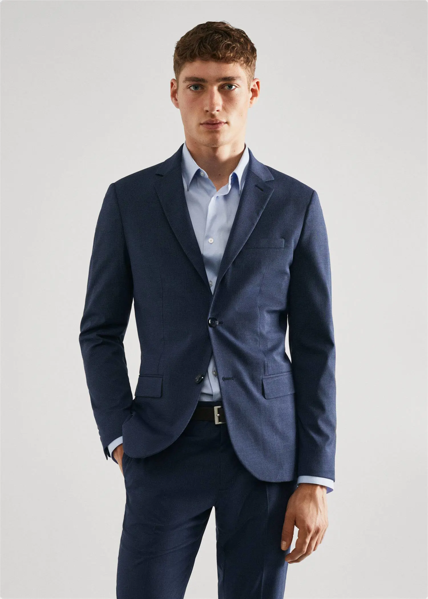 Mango Super slim-fit suit jacket in stretch fabric. a man wearing a suit and a tie. 