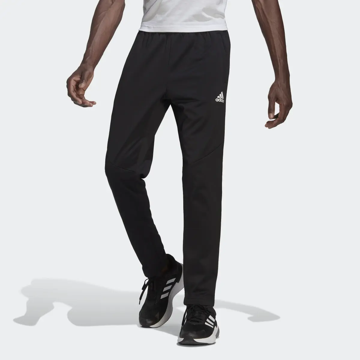 Adidas Pantalón AEROREADY Game and Go Small Logo Tapered. 1