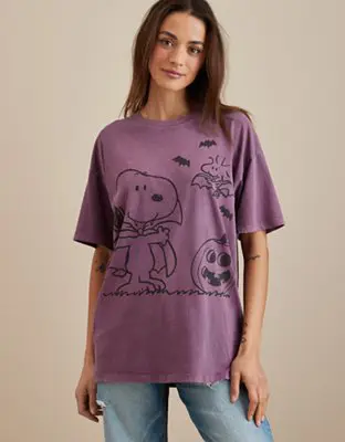 American Eagle Oversized Halloween Snoopy Graphic Tee. 1