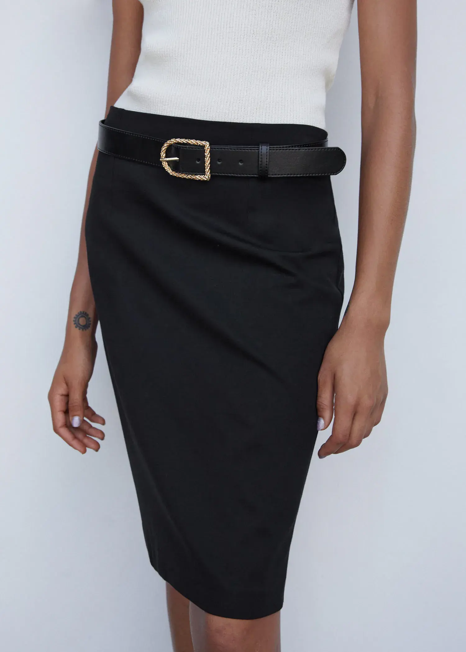 Mango Pencil skirt with Rome-knit opening. a woman wearing a black skirt and a white shirt. 
