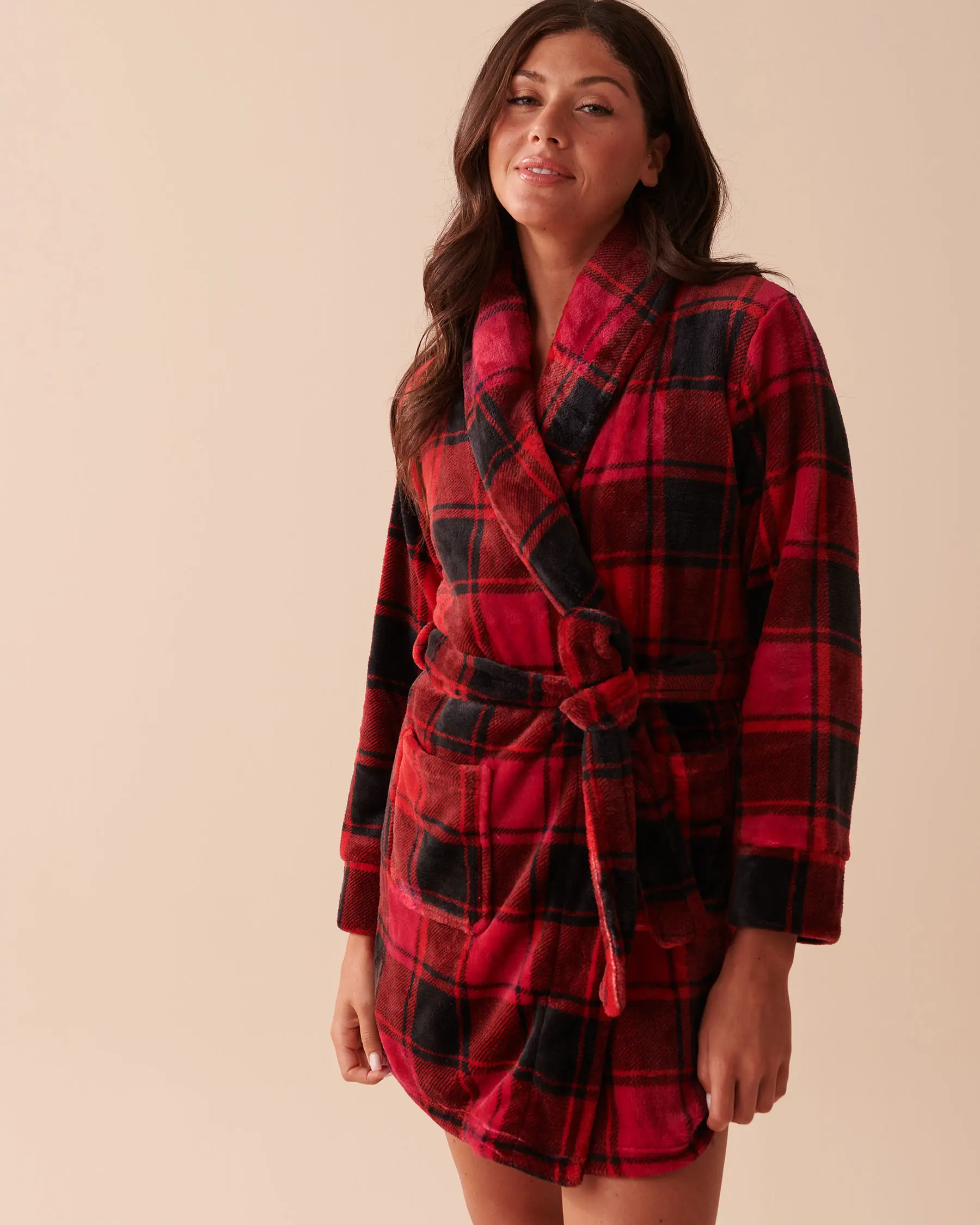 La Vie en Rose Buffalo Plaid Soft Plush Robe. 1