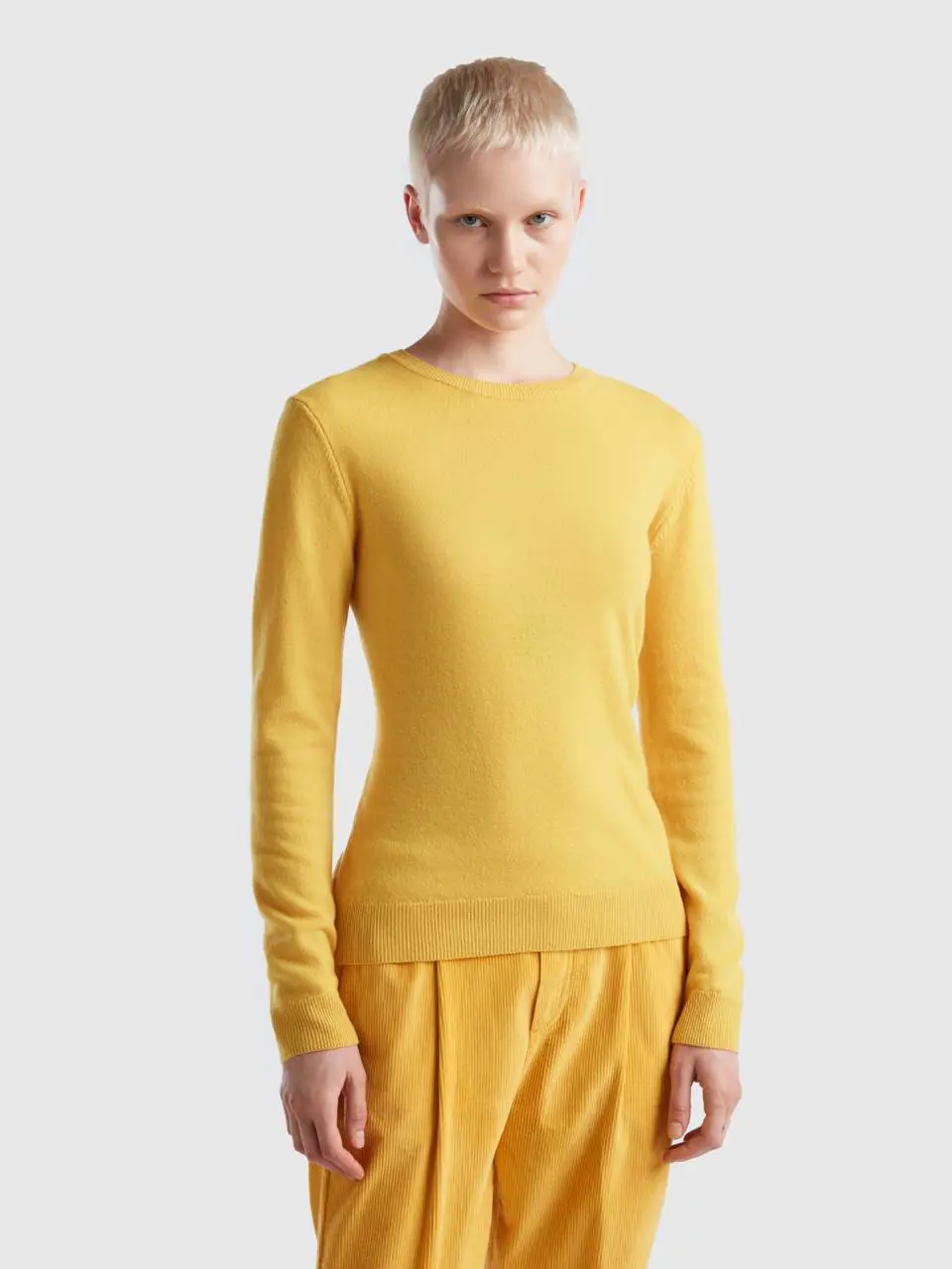 Benetton yellow crew neck sweater in merino wool. 1