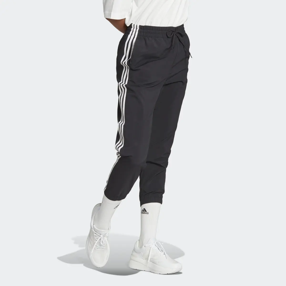 Adidas Essentials 3-Stripes Woven 7/8 Pants. 3