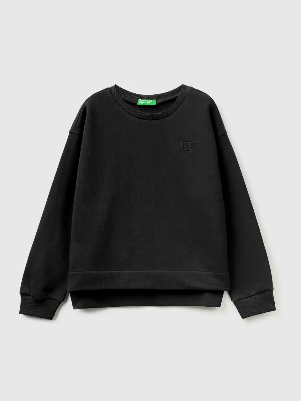 Benetton sweatshirt with "be" embroidery. 1