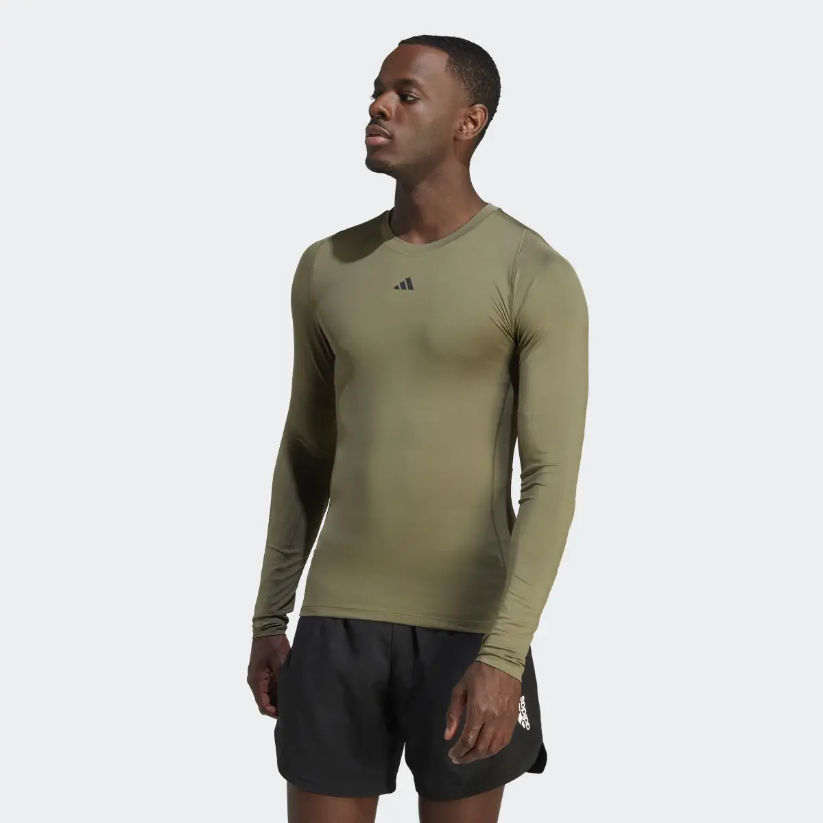 Adidas Techfit Training Longsleeve. 2